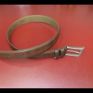 LIKE NEW! Allen Edmonds Belt Sz 32